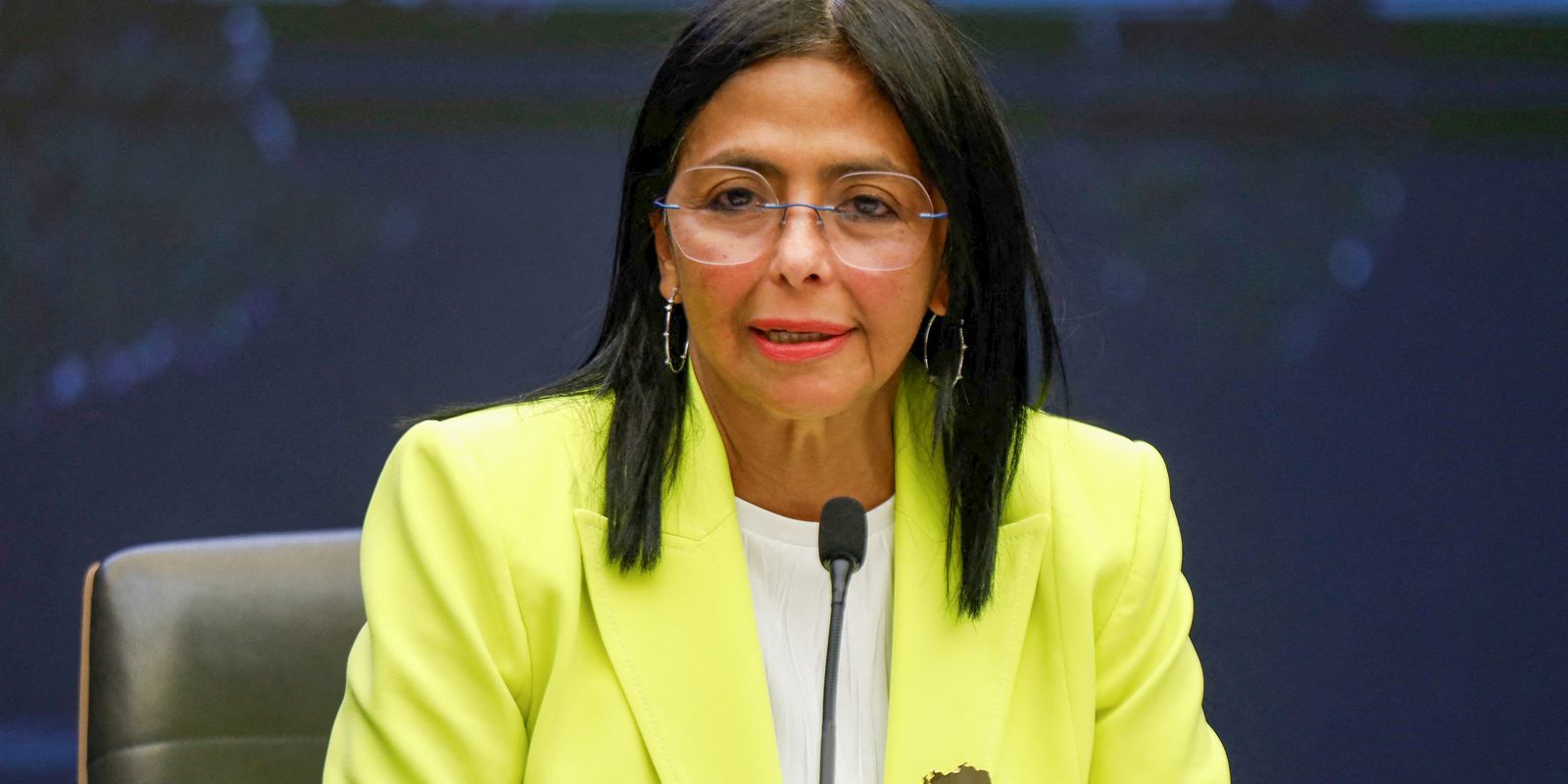 Forças Armadas da Venezuela reconhecem vice como presidente interina