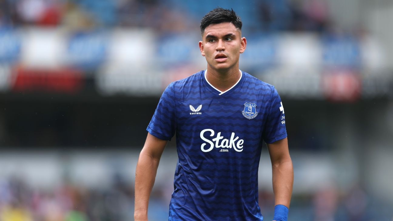 Como ex-Flamengo foi de intocável a dispensável na Premier League