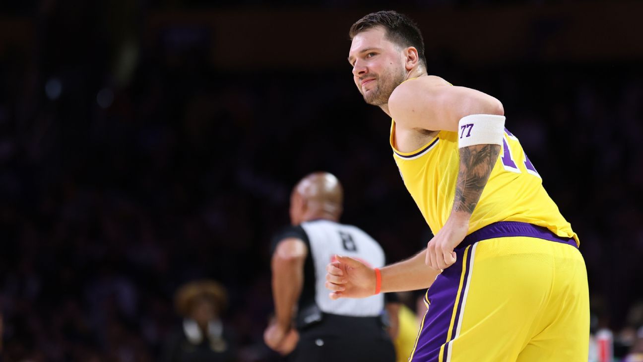Lakers dão mostra de força com trio Doncic-LeBron-Reaves e vencem os Clippers em partida emocionante