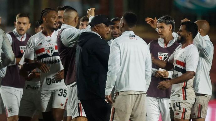 Bastidores: como foi conversa no vestiário que ajudou São Paulo a virar líder do Brasileirão