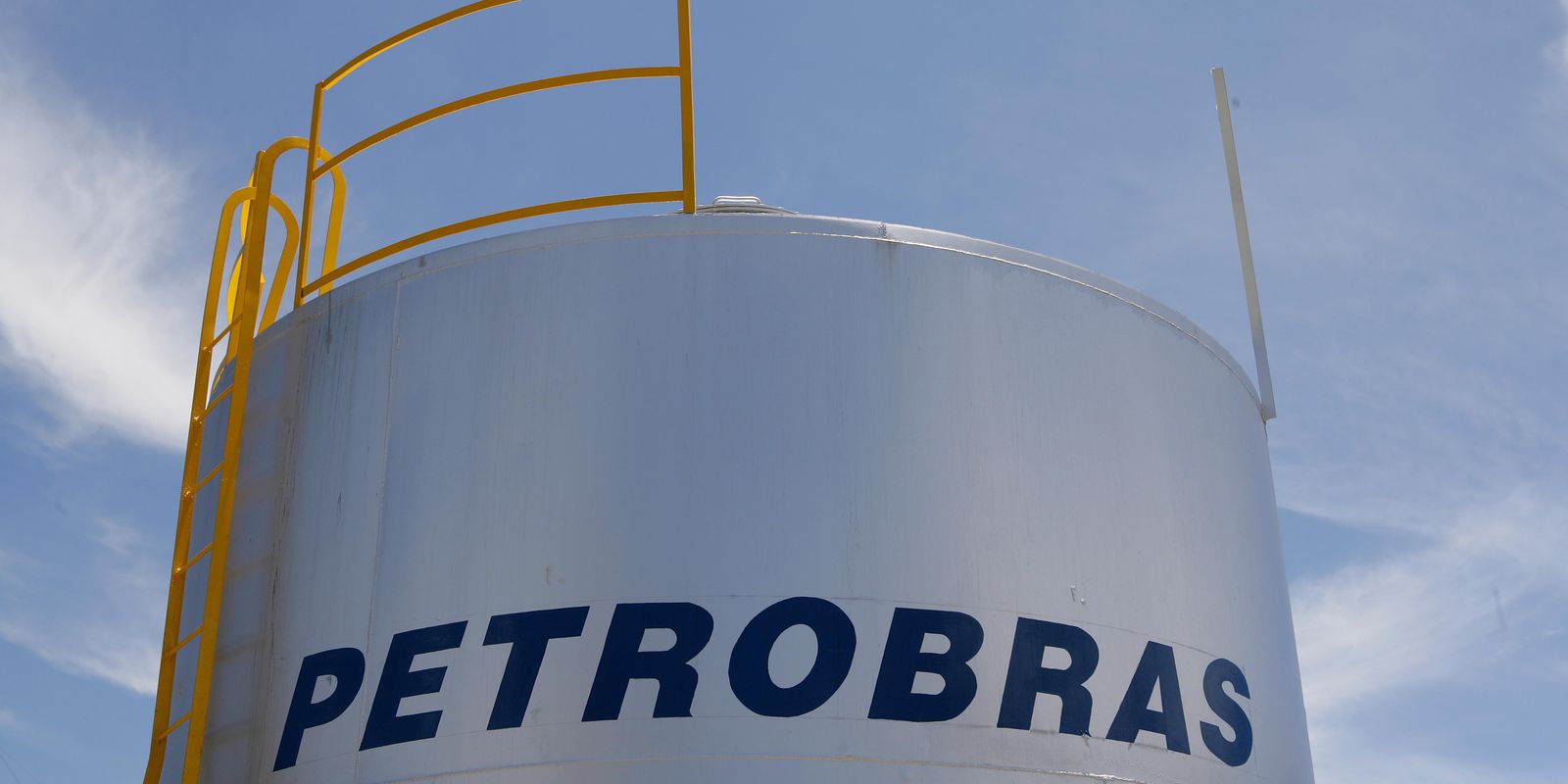 Distribuidoras pedem mais importação de diesel pela Petrobras