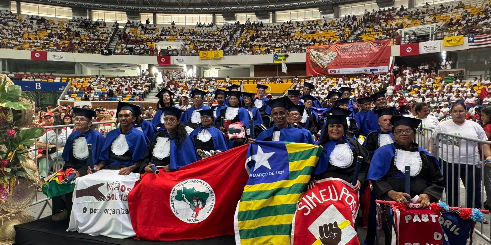 Festa em Recife celebra 30 mil alfabetizados em programa social