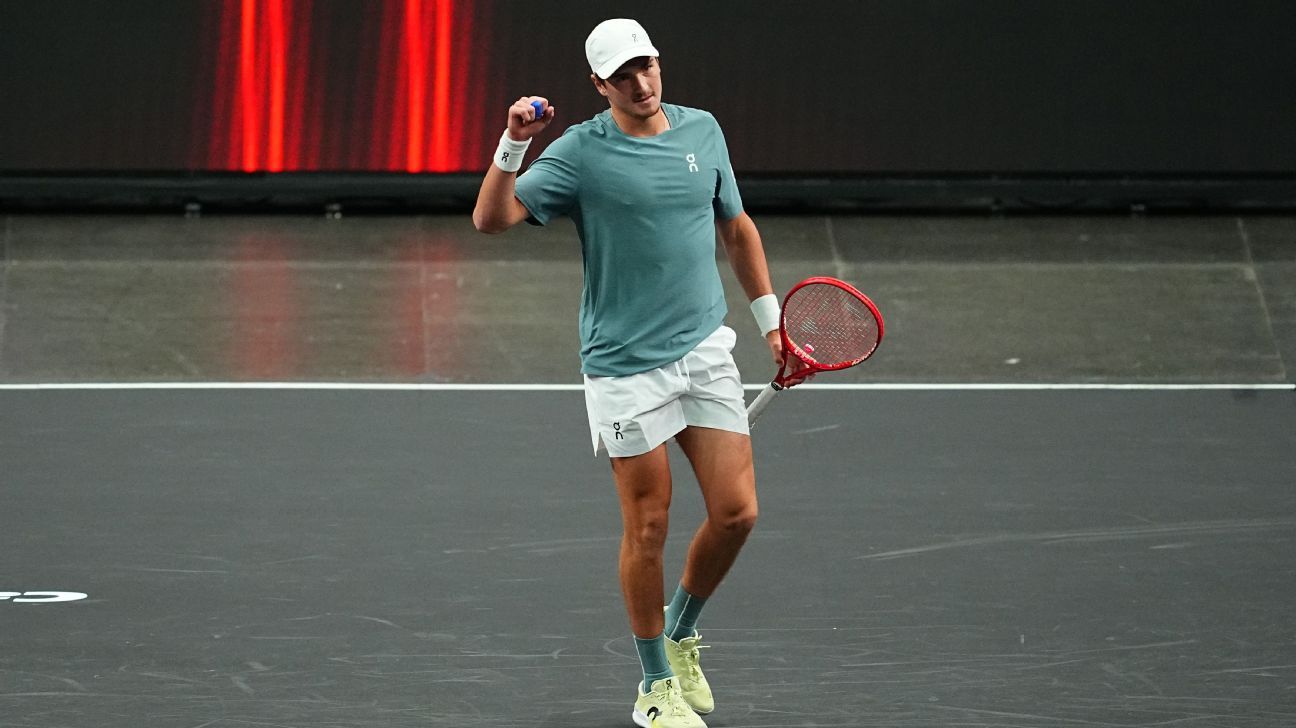 João Fonseca vence Khachanov de virada e já garante melhor campanha da carreira em Indian Wells