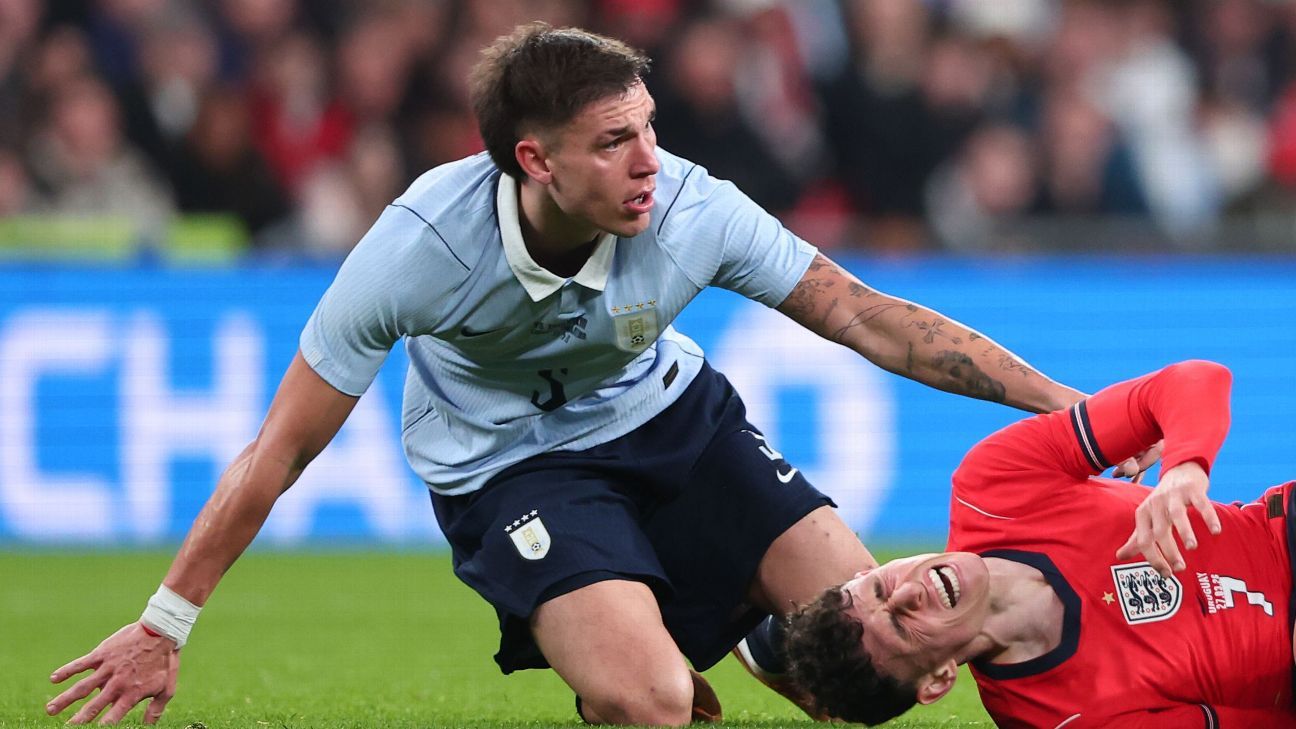 Jogador do Uruguai levou dois cartões amarelos e não foi expulso contra a Inglaterra? Entenda