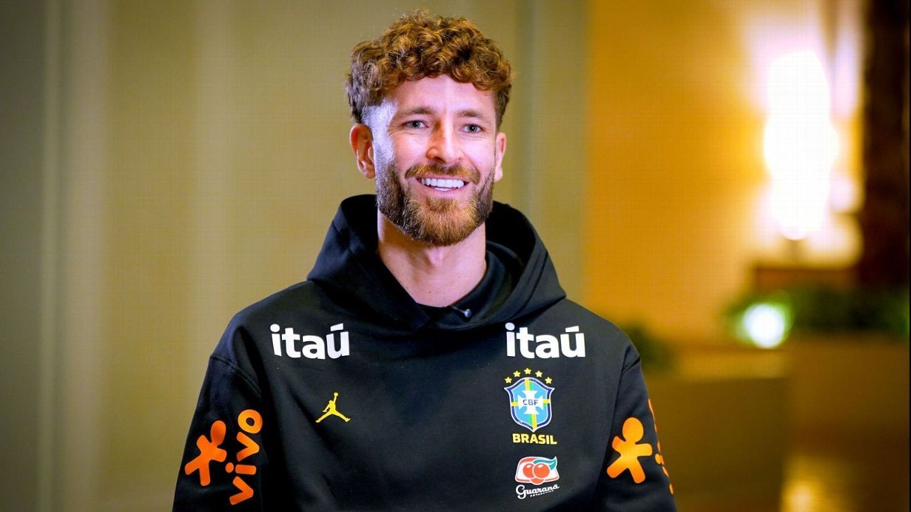 Léo Pereira fala sobre cobrar falta na seleção brasileira e cita quem mais o incentivou: ‘Ficava acanhado’