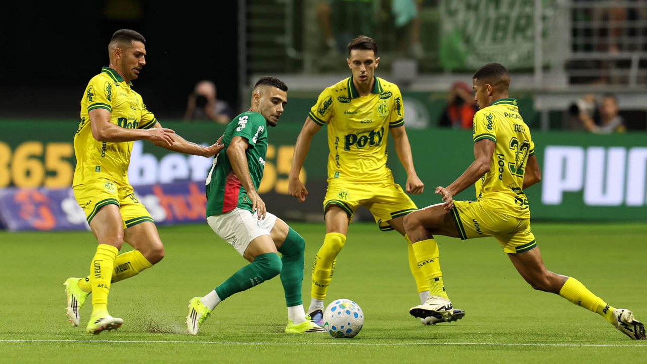 ‘Tanque sem gasolina’: como questão física preocupa Palmeiras e adapta planos para longa temporada