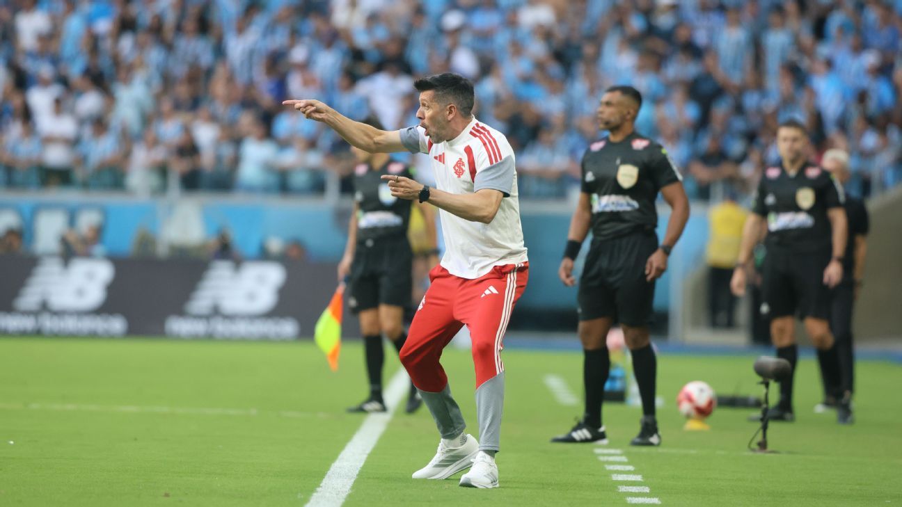 Técnico do Inter detona e vê arbitragem tendenciosa e acusa: ‘Tem árbitro no VAR com foto do Grêmio nas costas’