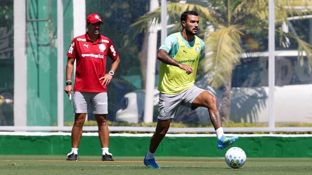 Vai contratar? Entenda como Palmeiras avalia opções para substituir Piquerez após lesão