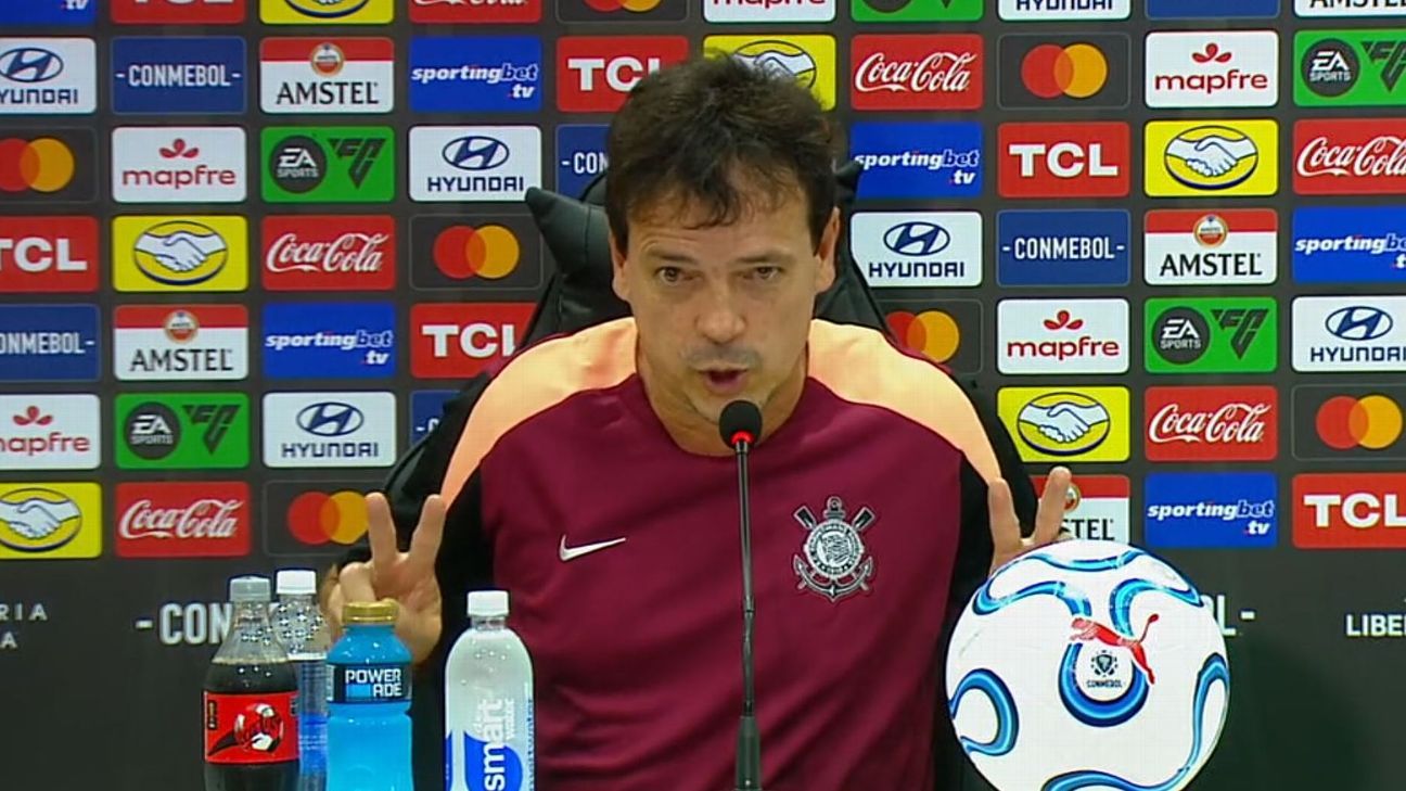Diniz diz que torcida do Corinthians tem que acreditar no sonho da Libertadores e projeta dérbi: ‘Como uma final’