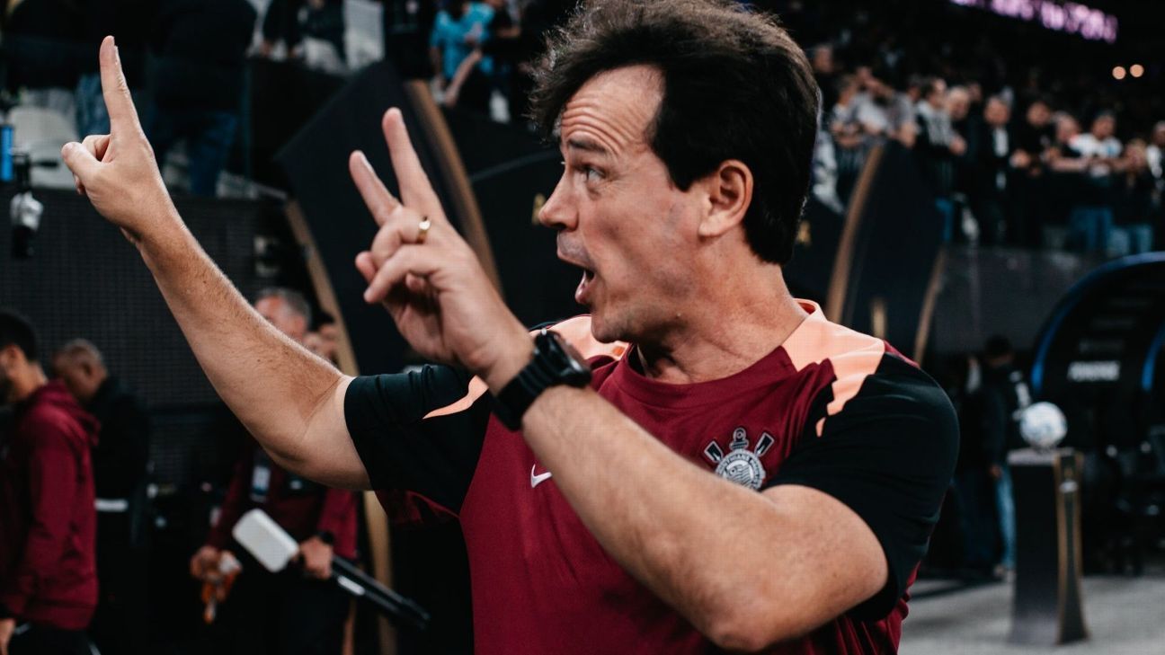 Diniz faz defesa pública de André após expulsão contra Palmeiras por gesto obsceno: ‘Menino que é bom proteger’