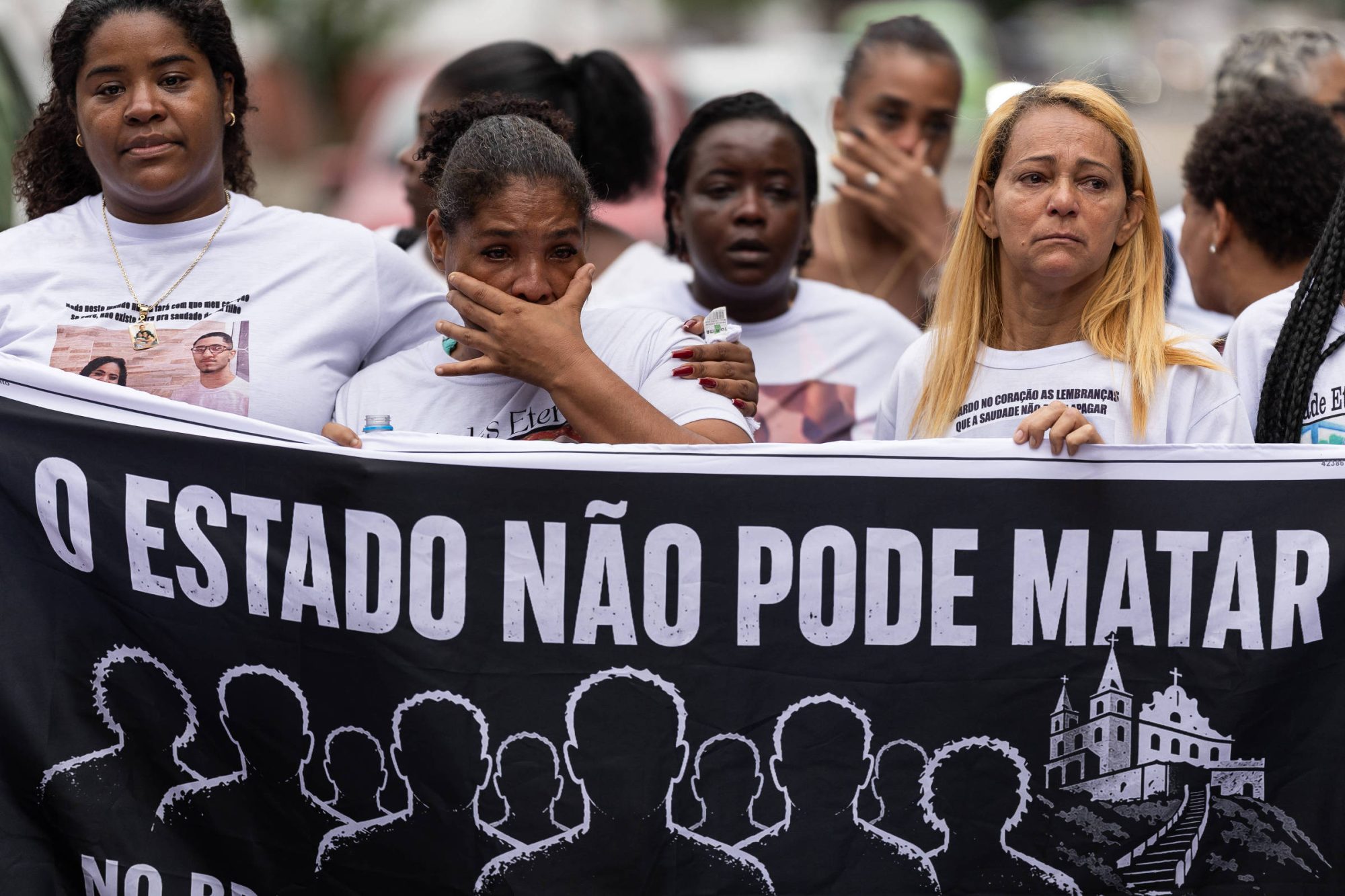 Três em cada quatro moradores de grandes favelas do Rio rejeitam operações policiais, diz pesquisa