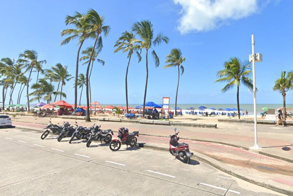 Jovem é mordida por tubarão na praia de Boa Viagem, no Recife