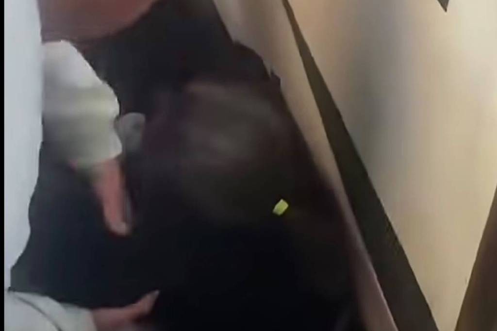 Mulher cai em vão entre trem e plataforma em estação da zona sul de SP