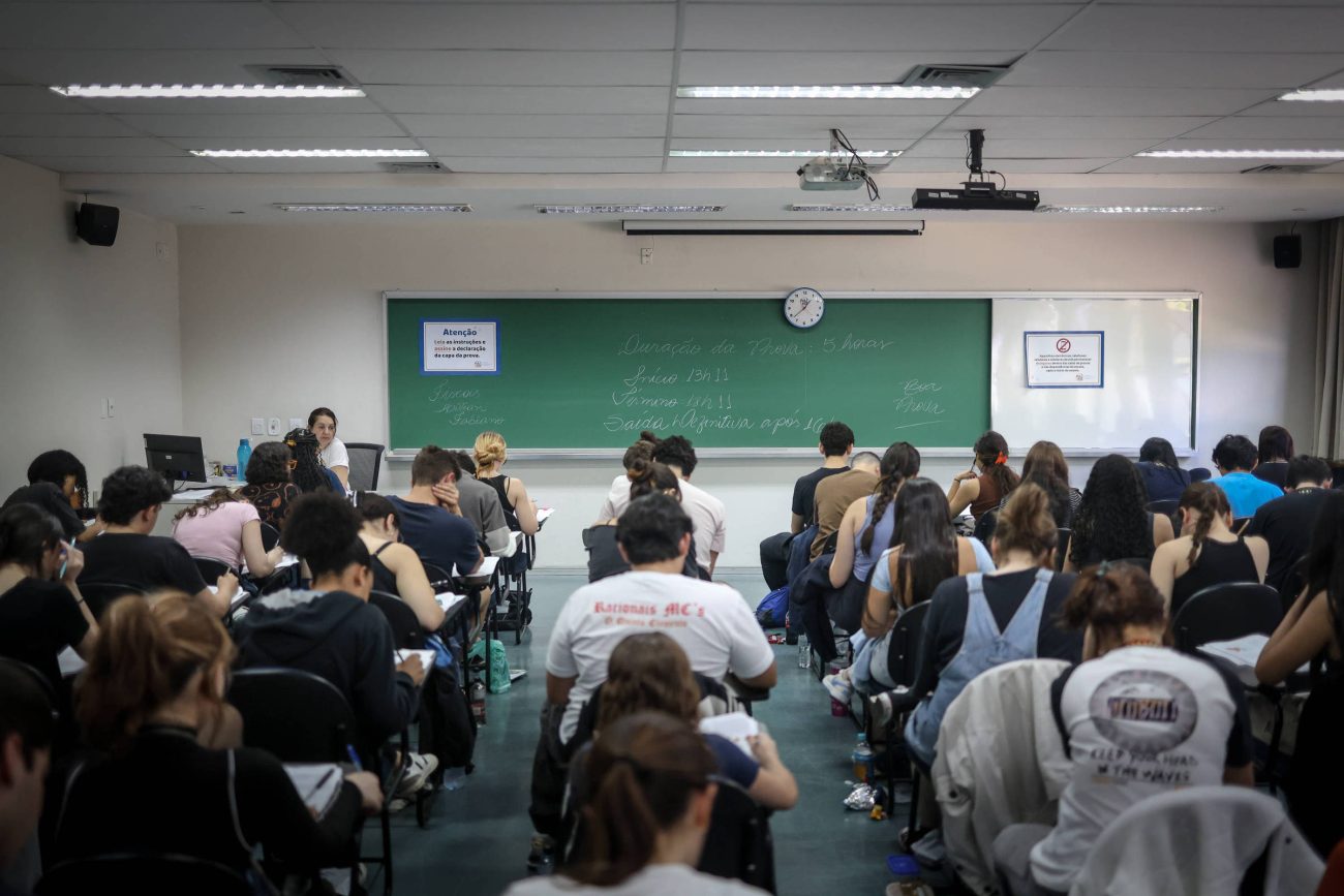 Fuvest aplica 2º simulado do vestibular 2027 neste domingo; veja horários e o que levar