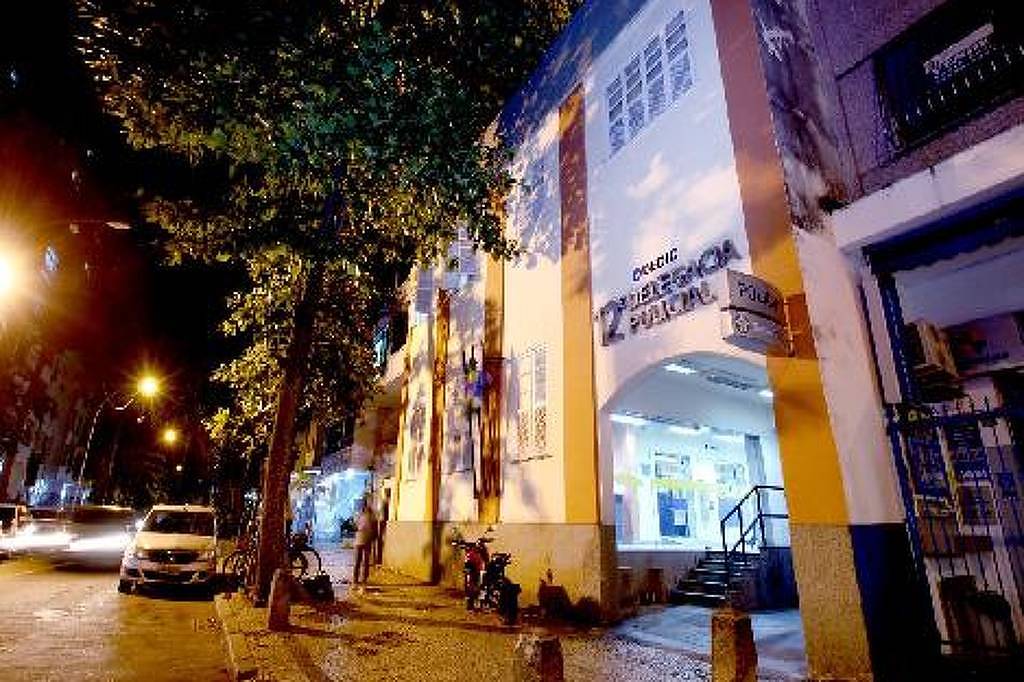 Polícia busca suspeito de estupro coletivo no Rio