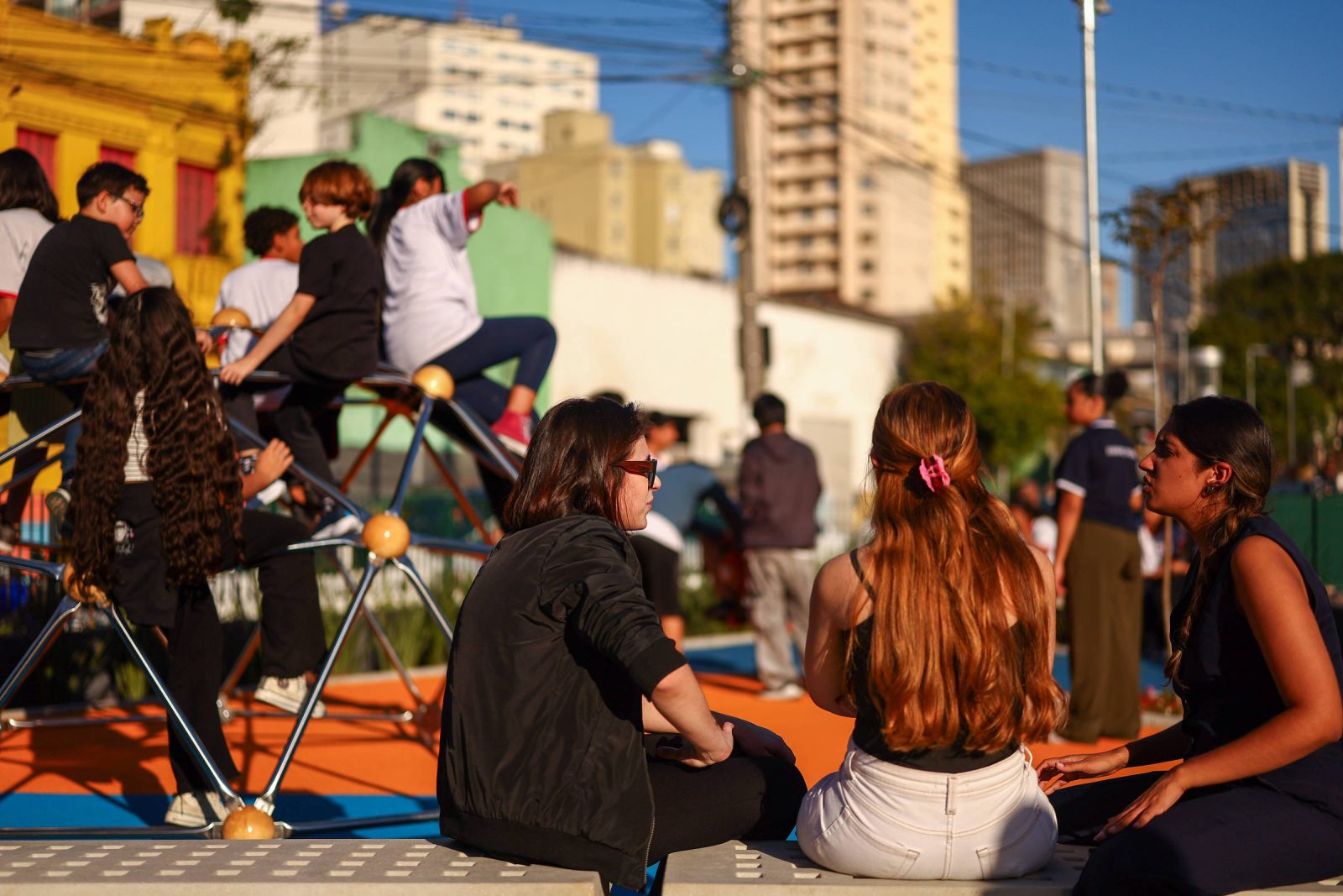 Praça é inaugurada em endereço que antes concentrava fluxo da cracolândia, no centro de SP