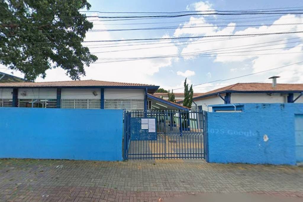 Professora relata que alunos colocaram vidro em seu copo de água; polícia investiga